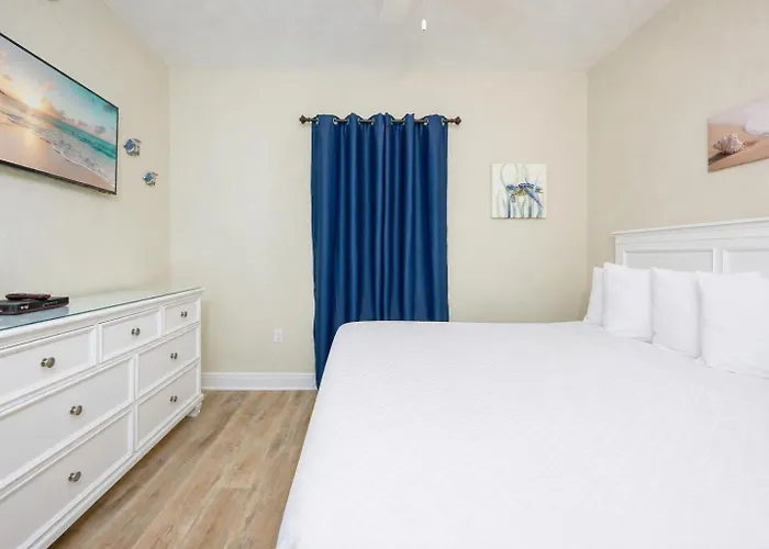 Crystal Shores West 807 Apartment *